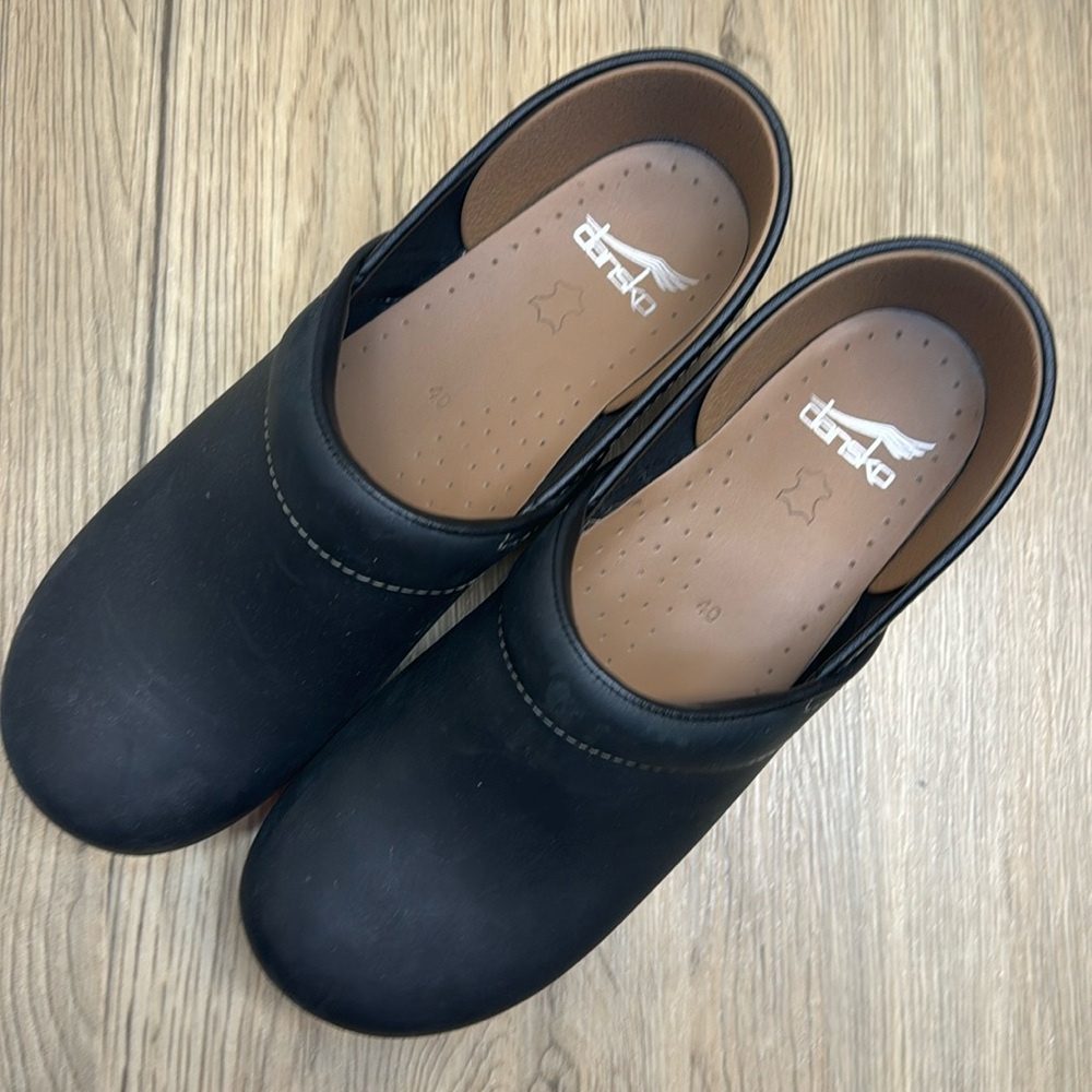 Dansko Professional, Size 9.5-10 (EU 40), Black. Worn once, new condition.
